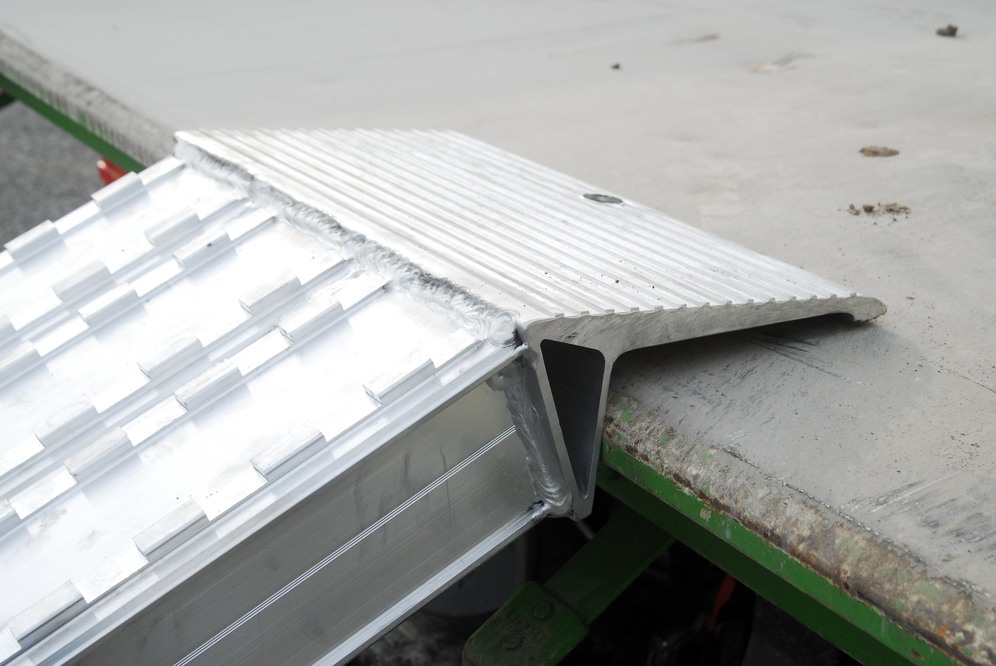 Schwerlast-Verladeschiene VFR 105 aus Aluminium bis 20.000 kg – Ansicht 3